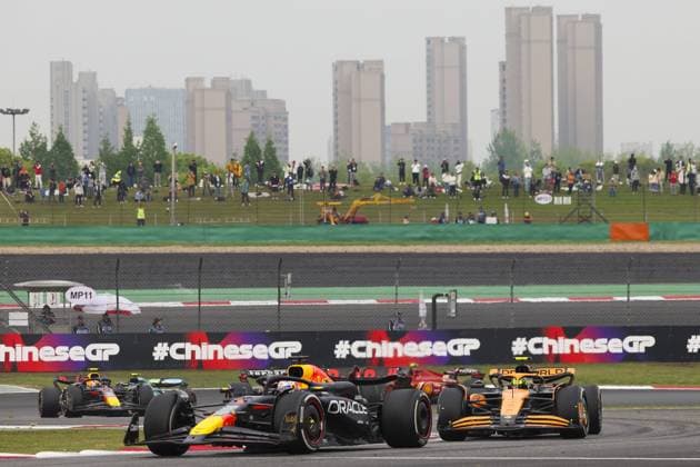 01 VERSTAPPEN Max (nld), Red Bull Racing RB20, action during the Formula 1 Lenovo Chinese Grand Prix 2024, 5th round of the 2024 Formula One World Championship, WM, Weltmeisterschaft from April 19 to 21, 2024 on the Shanghai International Circuit, in Shanghai, China - F1 - CHINESE GRAND PRIX 2024 DPPI Panoramic  240421_R05_CHINA_DP_FGOO2442