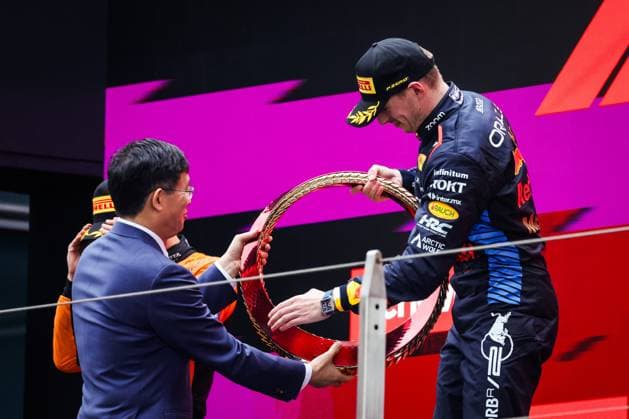 VERSTAPPEN Max (ned), Red Bull Racing RB20, portrait during the Formula 1 Lenovo Chinese Grand Prix 2024, 5th round of the 2024 Formula One World Championship, WM, Weltmeisterschaft from April 19 to 21, 2024 on the Shanghai International Circuit, in Shanghai, China - F1 - CHINESE GRAND PRIX 2024 DPPI Panoramic  240421_R05_CHINA_DP_FGOO3227