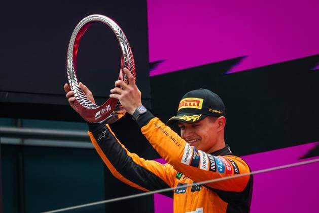 NORRIS Lando (gbr), McLaren F1 Team MCL38, portrait podium during the Formula 1 Lenovo Chinese Grand Prix 2024, 5th round of the 2024 Formula One World Championship, WM, Weltmeisterschaft from April 19 to 21, 2024 on the Shanghai International Circuit, in Shanghai, China - F1 - CHINESE GRAND PRIX 2024 DPPI Panoramic  240421_R05_CHINA_DP_FGOO3297