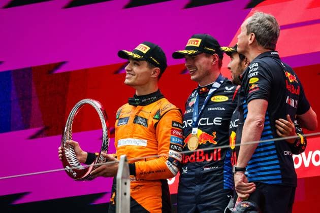 Podium: NORRIS Lando (gbr), McLaren F1 Team MCL38, VERSTAPPEN Max (ned), Red Bull Racing RB20, PEREZ Sergio (mex), Red Bull Racing RB20, MONAGHAN Paul, Chief Engineer & Car Engineering of Red Bull Racing, portrait during the Formula 1 Lenovo Chinese Grand Prix 2024, 5th round of the 2024 Formula One World Championship, WM, Weltmeisterschaft from April 19 to 21, 2024 on the Shanghai International Circuit, in Shanghai, China - F1 - CHINESE GRAND PRIX 2024 DPPI Panoramic  240421_R05_CHINA_DP_FGOO3407