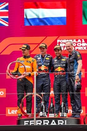 NORRIS Lando (gbr), McLaren F1 Team MCL38, portrait, VERSTAPPEN Max (ned), Red Bull Racing RB20, portrait, PEREZ Sergio (mex), Red Bull Racing RB20, portraitN MONAGHAN Paul, Chief Engineer & Car Engineering of Red Bull Racing, portrait podium during the Formula 1 Lenovo Chinese Grand Prix 2024, 5th round of the 2024 Formula One World Championship, WM, Weltmeisterschaft from April 19 to 21, 2024 on the Shanghai International Circuit, in Shanghai, China - F1 - CHINESE GRAND PRIX 2024 DPPI Panoramic 13231