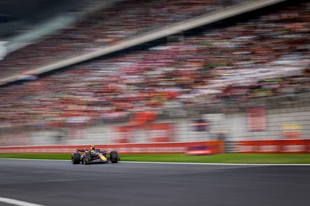 11 PEREZ Sergio (mex), Red Bull Racing RB20, action during the Formula 1 Lenovo Chinese Grand Prix 2024, 5th round of the 2024 Formula One World Championship, WM, Weltmeisterschaft from April 19 to 21, 2024 on the Shanghai International Circuit, in Shanghai, China - F1 - CHINESE GRAND PRIX 2024 DPPI Panoramic  10528