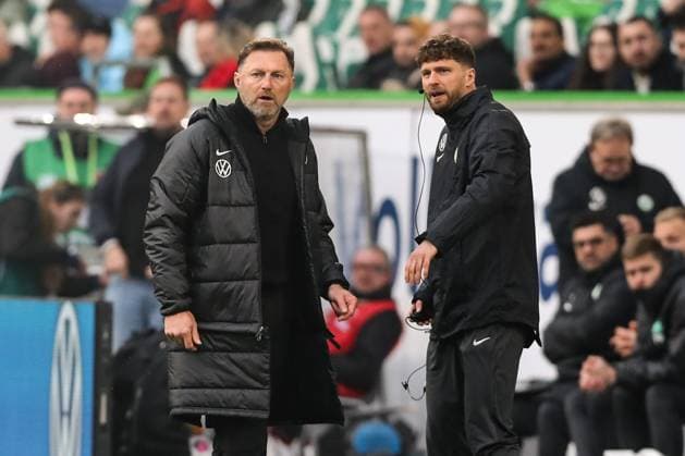 Coach Ralph Hasenhüttl and Co-Coach Patrick Hasenhüttl VfL Wolfsburg 1 Soccer Bundesliga Season 2023 2024 Point Match VfL Wolfsburg vs VfL Bochum at the Volkswagen Arena in Wolfsburg Soccer,Germany,Man,Men,20 04 2024