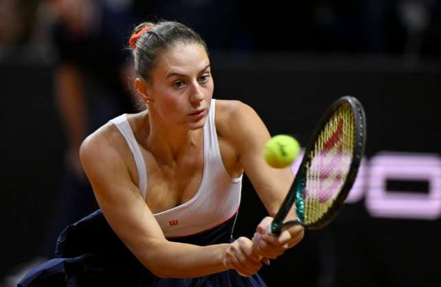 Marta Kostyuk UKR Action Tennis Ladies Porsche Cup Porsche Tennis Grand Prix GP Stuttgart 2024 Porsche Arena 21 04 2024 DFL REGULATIONS PROHIBIT ANY USE OF PHOTOGRAPHS AS IMAGE SEQUENCES AND OR QUASI VIDEO Porsche Tennis Grand Prix GP Stuttgart 2024