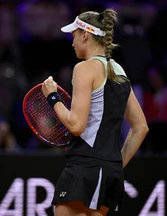 Elena Rybakina KAZ Jubel Freude Emotion Tennis Damen Porsche Cup Porsche Tennis Grand Prix GP Stuttgart 2024 Porsche Arena 21 04 2024 DFL REGULATIONS PROHIBIT ANY USE OF PHOTOGRAPHS AS IMAGE SEQUENCES AND OR QUASI VIDEO Porsche Tennis Grand Prix GP Stuttgart 2024