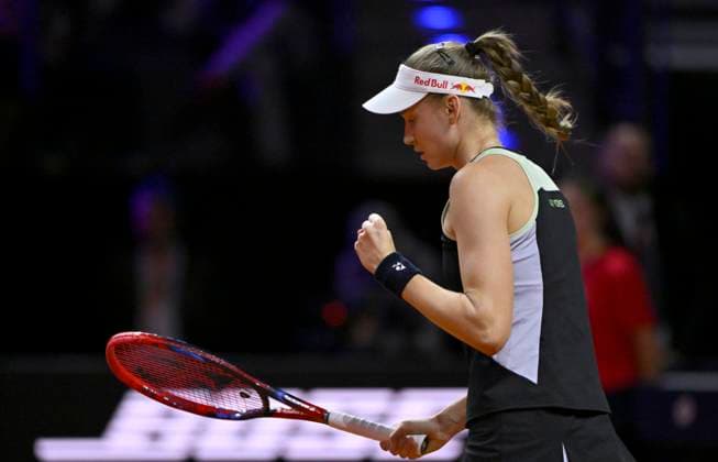 Elena Rybakina KAZ Cheering Joy Emotion Gesture Gesture Tennis Ladies Porsche Cup Porsche Tennis Grand Prix GP Stuttgart 2024 Porsche Arena 21 04 2024 DFL REGULATIONS PROHIBIT ANY USE OF PHOTOGRAPHS AS IMAGE SEQUENCES AND OR QUASI VIDEO Porsche Tennis Grand Prix GP Stuttgart 2024