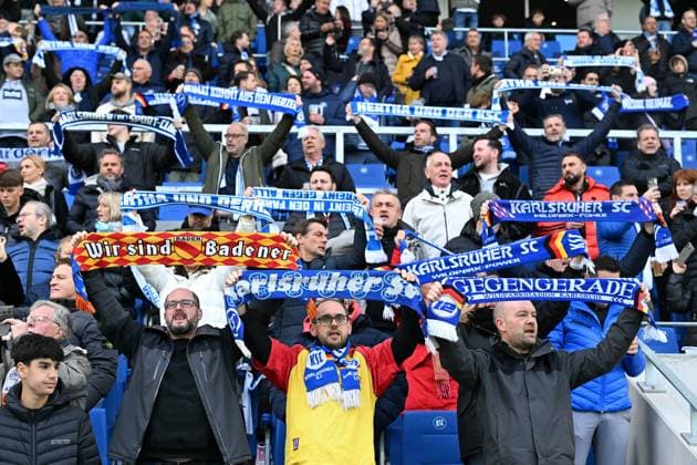 21 04 2024, xsltx, Soccer 2 Bundesliga, Karlsruher SC Hertha BSC Berlin emspor, v l fan friendship between the fans from Karlsruhe and Berlin spectators, children flags, atmosphere, DFL DFB REGULATIONS PROHIBIT ANY USE OF PHOTOGRAPHS as IMAGE SEQUENCES and or QUASI VIDEO Karlsruhe