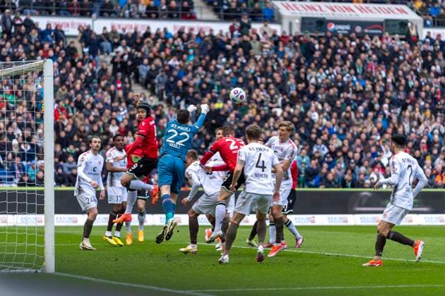 Nikola Vasilj FC St Pauli, 22 GER, Hannover 96 vs FC St Pauli, Football, 2 Bundesliga, Matchday 30, Season 2023 2024, 21 04 2024 DFL REGULATIONS PROHIBIT ANY USE OF PHOTOGRAPHS AS IMAGE SEQUENCES AND OR QUASI VIDEO Hannover 96 vs FC St Pauli, Football, 2 Bundesliga, Matchday 30, Season 2023 2024, 21 04 2024 Hannover Copyright: xEibner-Pressefoto FabioxDeinertx EP_FDT