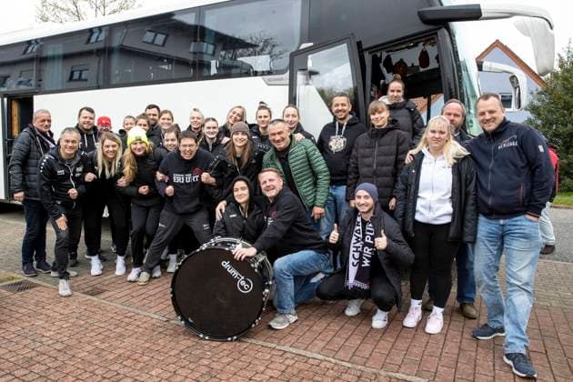 2 Bundesliga Women Pro SSC Freisen vs Schwarz Weiss Erfurt Freisen 21 04 2024 Schwarz Weiss Erfurt and fans 2 Bundesliga Women Pro SSC Freisen vs Schwarz Weiss Erfurt Bruchwaldhalle Freisen 21 04 2024 Copyright: xBEAUTIFULxSPORTS Duehringx