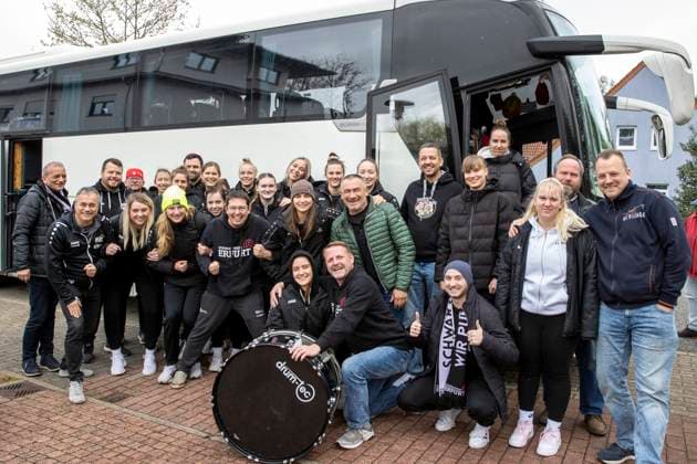 2 Bundesliga Women Pro SSC Freisen vs Schwarz Weiss Erfurt Freisen 21 04 2024 Schwarz Weiss Erfurt and fans 2 Bundesliga Women Pro SSC Freisen vs Schwarz Weiss Erfurt Bruchwaldhalle Freisen 21 04 2024 Copyright: xBEAUTIFULxSPORTS Duehringx