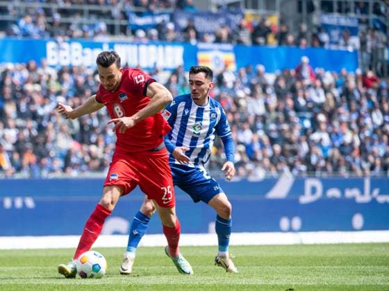 Haris Tabakovic Hertha BSC Berlin, 25 in duel with Paul Nebel Karlsruher SC, 26 , GER, Karlsruher SC KSC vs Hertha BSC Berlin BSC , Soccer 2 Bundesliga, Matchday 30, Season 2023 2024, 21 04 2024 DFB DFL regulations prohibit any use of photographs as image sequences and or quasi video GER, Karlsruher SC KSC vs Hertha BSC Berlin BSC , Soccer 2 Bundesliga, Matchday 30, Season 2023 2024, 21 04 2024 Karlsruhe Copyright: xEibner-Pressefoto Memmlerx EP_MMR