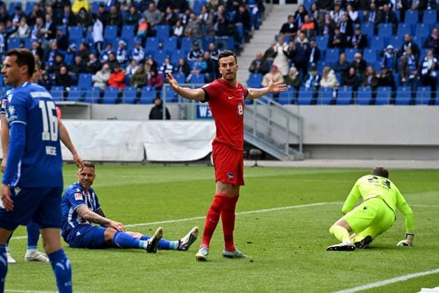 21 04 2024, xsltx, Fußball 2 Bundesliga, Karlsruher SC Hertha BSC Berlin emspor, v l Torjubel nach dem Tor zum celebrating the goal celebrate Haris Tabakovic Hertha BSC Berlin 1 1 DFL DFB REGULATIONS PROHIBIT ANY USE OF PHOTOGRAPHS as IMAGE SEQUENCES and or QUASI VIDEO Karlsruhe