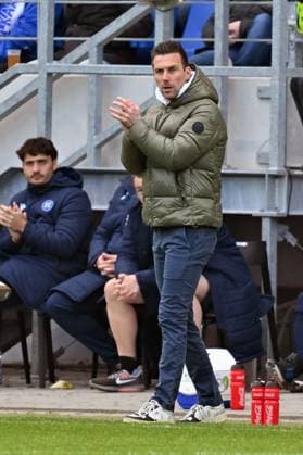 21 04 2024, xsltx, Fussball 2 Bundesliga, Karlsruher SC Hertha BSC Berlin emspor, v l Trainer Christian Eichner Karlsruher SC KSC gesticulates gives instructions with arms gesticulates gives instructions, gesticulate DFL DFB REGULATIONS PROHIBIT ANY USE OF PHOTOGRAPHS as IMAGE SEQUENCES and or QUASI VIDEO Karlsruhe