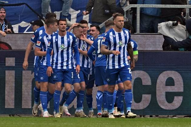 21 04 2024, xsltx, Fußball 2 Bundesliga, Karlsruher SC Hertha BSC Berlin emspor, v l Torjubel nach dem Tor zum celebrating the goal celebrate 1 0 durch Marco Thiede Karlsruher SC KSC DFL DFB REGULATIONS PROHIBIT ANY USE OF PHOTOGRAPHS as IMAGE SEQUENCES and or QUASI VIDEO Karlsruhe