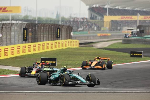 14 ALONSO Fernando (spa), Aston Martin F1 Team AMR24, action 11 PEREZ Sergio (mex), Red Bull Racing RB20, action during the Formula 1 Lenovo Chinese Grand Prix 2024, 5th round of the 2024 Formula One World Championship, WM, Weltmeisterschaft from April 19 to 21, 2024 on the Shanghai International Circuit, in Shanghai, China - F1 - CHINESE GRAND PRIX 2024 DPPI Panoramic 240421_R05_CHINA_DP_XB3_4889