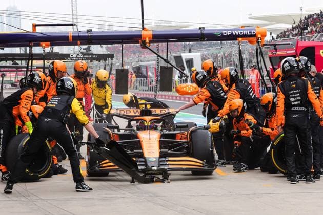 81 PIASTRI Oscar (aus), McLaren F1 Team MCL38, action during the Formula 1 Lenovo Chinese Grand Prix 2024, 5th round of the 2024 Formula One World Championship, WM, Weltmeisterschaft from April 19 to 21, 2024 on the Shanghai International Circuit, in Shanghai, China - F1 - CHINESE GRAND PRIX 2024 DPPI Panoramic  240421_R05_CHINA_DP_1Q0A3113