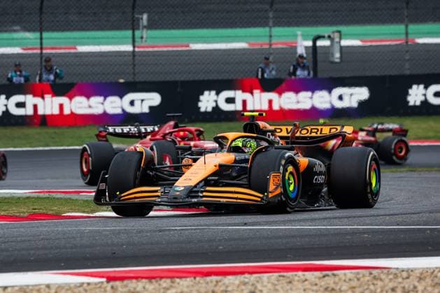 04 NORRIS Lando (gbr), McLaren F1 Team MCL38, action during the Formula 1 Lenovo Chinese Grand Prix 2024, 5th round of the 2024 Formula One World Championship, WM, Weltmeisterschaft from April 19 to 21, 2024 on the Shanghai International Circuit, in Shanghai, China - F1 - CHINESE GRAND PRIX 2024 DPPI Panoramic  240421_R05_CHINA_DP_FGOO2501