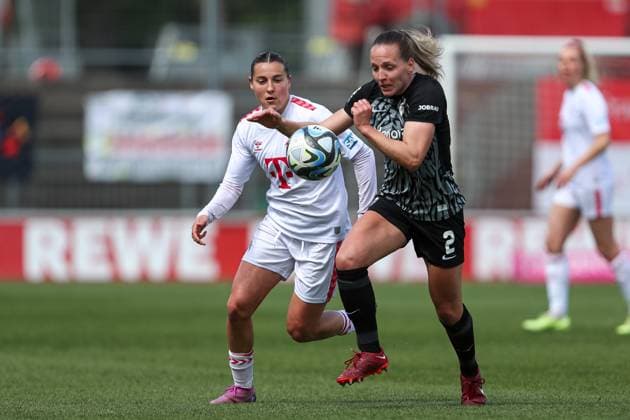Carlotta Wamser 1 FC Koeln and Lisa Karl SC Freiburg in a duel, Frauen Bundesliga, 1 FC Koeln SC Freiburg, Franz Kremer Stadion on April 21, 2024 in Cologne, Germany Photo by Oliver Kaelke DeFodi Images Carlotta Wamser 1 FC Koeln and Lisa Karl SC Freiburg battle for the ball, Frauen Bundesliga, 1 FC Koeln SC Freiburg, Franz Kremer Stadion on April 21, 2024 in Cologne, Germany Photo by Oliver Kaelke DeFodi Images Defodi 678 2024 04 121 OK FCKSCF 0532 Defodi-678