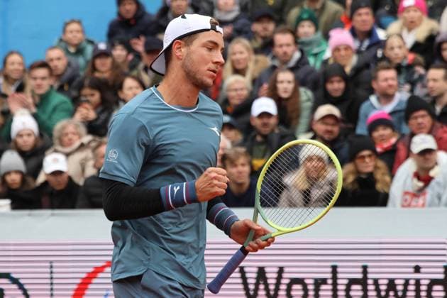 Jan Lennard Struff GER Cheers, cheers Tennis BMW Open 2024 Final Jan Lennard Struff Taylor Fritz Munich 21 04 2024 PHOTO Mladen Lackovic LakoPress