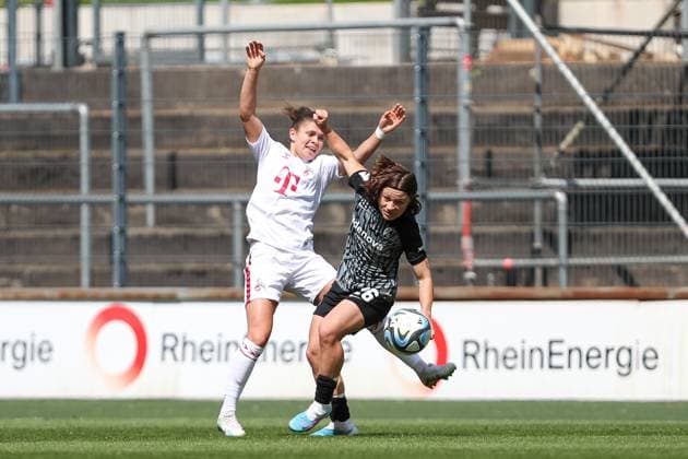Martyna Wiankowska 1 FC Koeln and Alicia Sophie Gudorf SC Freiburg in a duel, Frauen Bundesliga, 1 FC Koeln SC Freiburg, Franz Kremer Stadion on April 21, 2024 in Cologne, Germany Photo by Oliver Kaelke DeFodi Images Martyna Wiankowska 1 FC Koeln and Alicia Sophie Gudorf SC Freiburg battle for the ball, Frauen Bundesliga, 1 FC Koeln SC Freiburg, Franz Kremer Stadion on April 21, 2024 in Cologne, Germany Photo by Oliver Kaelke DeFodi Images Defodi 678 2024 04 121 OK FCKSCF 0565 Defodi-678