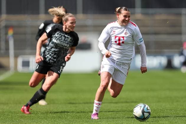 Carlotta Wamser 1 FC Koeln in action, on the ball, single action, Frauen Bundesliga, 1 FC Koeln SC Freiburg, Franz Kremer Stadion on April 21, 2024 in Cologne, Germany Photo by Oliver Kaelke DeFodi Images Carlotta Wamser 1 FC Koeln controls the ball, Frauen Bundesliga, 1 FC Koeln SC Freiburg, Franz Kremer Stadion on April 21, 2024 in Cologne, Germany Photo by Oliver Kaelke DeFodi Images Defodi 678 2024 04 121 OK FCKSCF 0628 Defodi-678