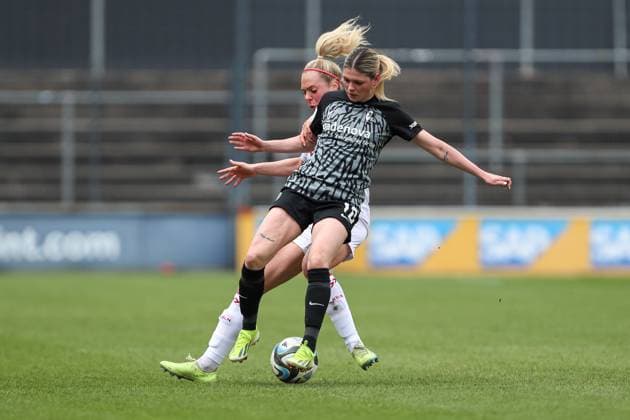 Eileen Campbell SC Freiburg and Janina Hechler 1 FC Koeln in a duel, Frauen Bundesliga, 1 FC Koeln SC Freiburg, Franz Kremer Stadion on April 21, 2024 in Cologne, Germany Photo by Oliver Kaelke DeFodi Images Eileen Campbell SC Freiburg and Janina Hechler 1 FC Koeln battle for the ball, Frauen Bundesliga, 1 FC Koeln SC Freiburg, Franz Kremer Stadion on April 21, 2024 in Cologne, Germany Photo by Oliver Kaelke DeFodi Images Defodi 678 2024 04 121 OK FCKSCF 0682 Defodi-678