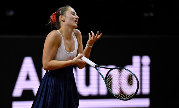 Marta Kostyuk UKR disappointed Gesture Gesture Tennis Ladies Porsche Cup Porsche Tennis Grand Prix GP Stuttgart 2024 Porsche Arena 21 04 2024 DFL REGULATIONS PROHIBIT ANY USE OF PHOTOGRAPHS AS IMAGE SEQUENCES AND OR QUASI VIDEO Porsche Tennis Grand Prix GP Stuttgart 2024