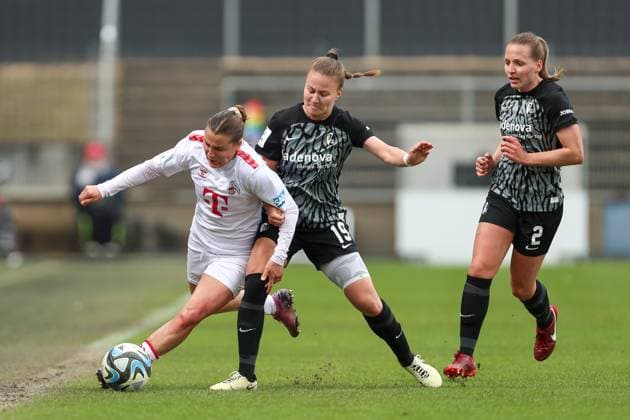 Carlotta Wamser 1 FC Koeln and Annabel Schasching SC Freiburg in a duel, Frauen Bundesliga, 1 FC Koeln SC Freiburg, Franz Kremer Stadion on April 21, 2024 in Cologne, Germany Photo by Oliver Kaelke DeFodi Images Carlotta Wamser 1 FC Koeln and Annabel Schasching SC Freiburg battle for the ball, Frauen Bundesliga, 1 FC Koeln SC Freiburg, Franz Kremer Stadion on April 21, 2024 in Cologne, Germany Photo by Oliver Kaelke DeFodi Images Defodi 678 2024 04 121 OK FCKSCF 0784 Defodi-678