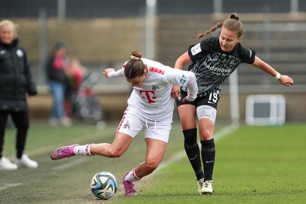 Carlotta Wamser 1 FC Koeln and Annabel Schasching SC Freiburg in a duel, Frauen Bundesliga, 1 FC Koeln SC Freiburg, Franz Kremer Stadion on April 21, 2024 in Cologne, Germany Photo by Oliver Kaelke DeFodi Images Carlotta Wamser 1 FC Koeln and Annabel Schasching SC Freiburg battle for the ball, Frauen Bundesliga, 1 FC Koeln SC Freiburg, Franz Kremer Stadion on April 21, 2024 in Cologne, Germany Photo by Oliver Kaelke DeFodi Images Defodi 678 2024 04 121 OK FCKSCF 0786 Defodi-678