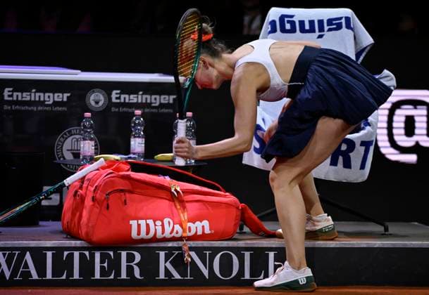 Marta Kostyuk UKR disappointed gesture gesture beats smashed with racket on bag and floor Tennis Ladies Porsche Cup Porsche Tennis Grand Prix GP Stuttgart 2024 Porsche Arena 21 04 2024 DFL REGULATIONS PROHIBIT ANY USE OF PHOTOGRAPHS AS IMAGE SEQUENCES AND OR QUASI VIDEO Porsche Tennis Grand Prix GP Stuttgart 2024