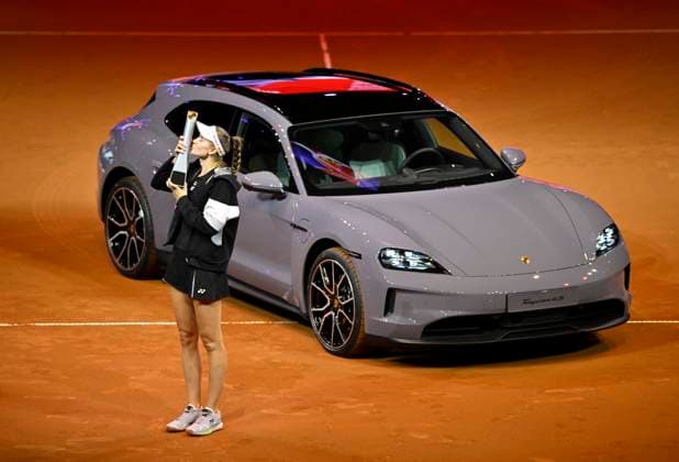 Award ceremony, honoring Elena Rybakina KAZ with trophy in front of winning car Porsche Taycan 4S Sport Turismo Kuss kisses trophy Tennis Ladies Porsche Cup Porsche Tennis Grand Prix GP Stuttgart 2024 Porsche Arena 21 04 2024 DFL REGULATIONS PROHIBIT ANY USE OF PHOTOGRAPHS AS IMAGE SEQUENCES AND OR QUASI VIDEO Porsche Tennis Grand Prix GP Stuttgart 2024