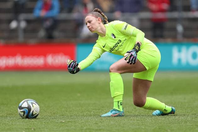 Goalkeeper Rafaela Borggraefe SC Freiburg in action, on the ball, single action, Womens Bundesliga, 1 FC Koeln SC Freiburg, Franz Kremer Stadion on April 21, 2024 in Cologne, Germany Photo by Oliver Kaelke DeFodi Images Goalkeeper Rafaela Borggraefe SC Freiburg controls the ball, Womens Bundesliga, 1 FC Koeln SC Freiburg, Franz Kremer Stadion on April 21, 2024 in Cologne, Germany Photo by Oliver Kaelke DeFodi Images Defodi 678 2024 04 121 OK FCKSCF 0914 Defodi-678