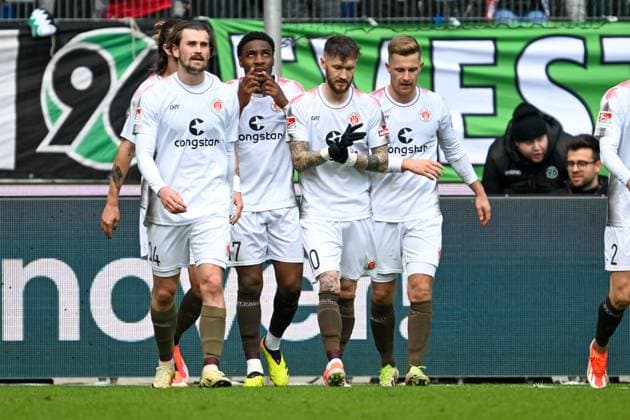 2 Bundesliga Hannover 06 FC St Pauli on 21 04 2024 at the HDI Arena in Hannover Cheering, goal celebration, goal scorer, goal scorer Oladapo Afolayan FC St Pauli cheers after his goal to 0 1 MT