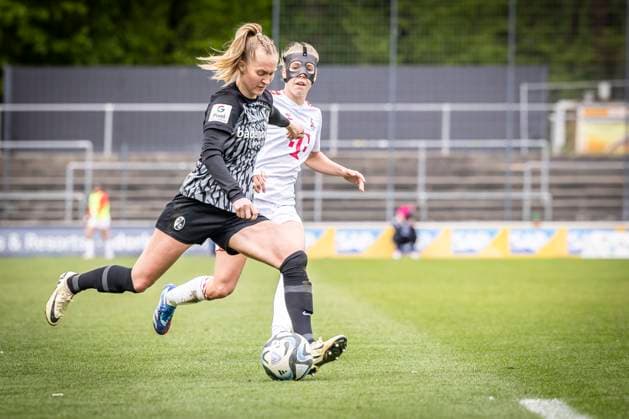 GOOGLE PIXEL Womens Bundesliga 1 FC Köln SC Freiburg, 21 04 2024 Janina Minge SC Freiburg, 9 and Celina Degen 1 FC Köln, 5 GOOGLE PIXEL Womens Bundesliga 1 FC Köln SC Freiburg, 19 Matchday, on 21 04 2024 at Franz Kremer Stadium in Cologne DFL REGULATIONS PROHIBIT ANY USE OF PHOTOGRAPHS AS IMAGE SEQUENCES AND OR QUASI VIDEO Copyright: xBEAUTIFULxSPORTS LeahxKohringx