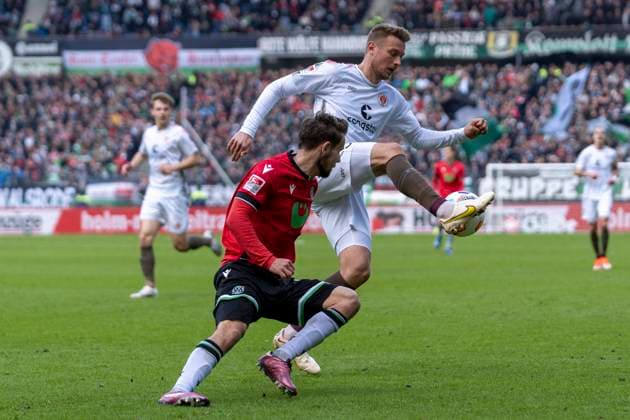 Hauke Wahl FC St Pauli, 05 , Louis Schaub Hannover 96, 11 GER, Hannover 96 vs FC St Pauli, Football, 2 Bundesliga, Matchday 30, Season 2023 2024, 21 04 2024 DFL REGULATIONS PROHIBIT ANY USE OF PHOTOGRAPHS AS IMAGE SEQUENCES AND OR QUASI VIDEO Hannover 96 vs FC St Pauli, Football, 2 Bundesliga, Matchday 30, Season 2023 2024, 21 04 2024 Hannover Copyright: xEibner-Pressefoto FabioxDeinertx EP_FDT