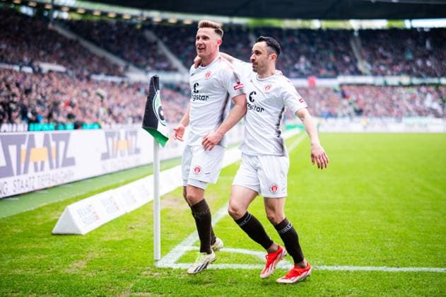 21 04 2024 Soccer, 2023 2024, 1 Bundesliga, Matchday 30, Hannover 96 FC St Pauli L R Johannes Eggestein Pauli celebrates after his goal for 1 2 with Manolis Saliakas Pauli DFL REGULATIONS PROHIBIT ANY USE OF PHOTOGRAPHS AS IMAGE SEQUENCES AND OR QUASI VIDEO