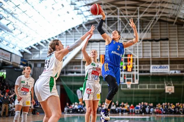 Bilder des Jahres 2024, Sport 04 April Sport Themen der Woche KW16 Sport Bilder des Tages Basketball Berlin 21.04.2024 Saison 2023 2024 1. Bundesliga DBBL Playoffs Finale Spiel2 Alba Berlin - Rutronik Stars Keltern Stefanie Grigoleit (Alba, No.02) Alexandria Kiss-Rusk (Keltern, No.21) *** Basketball Berlin 21 04 2024 Season 2023 2024 1 Bundesliga DBBL Playoffs Final Game2 Alba Berlin Rutronik Stars Keltern Stefanie Grigoleit Alba, No 02 Alexandria Kiss Rusk Keltern, No 21