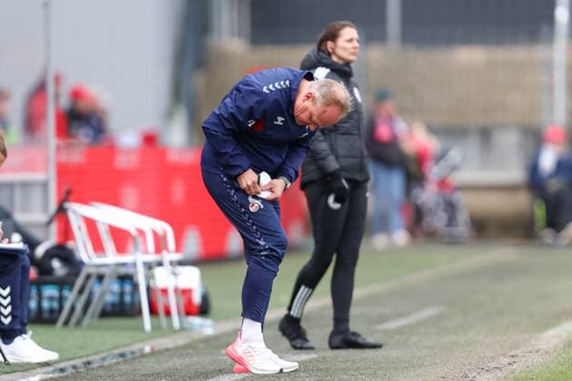 Coach Daniel Weber 1 FC Koeln taking some notes, Womens Bundesliga, 1 FC Koeln SC Freiburg, Franz Kremer Stadion on April 21, 2024 in Cologne, Germany Photo by Oliver Kaelke DeFodi Images Coach Daniel Weber 1 FC Koeln taking some notes, Womens Bundesliga, 1 FC Koeln SC Freiburg, Franz Kremer Stadion on April 21, 2024 in Cologne, Germany Photo by Oliver Kaelke DeFodi Images Defodi 678 2024 04 121 OK FCKSCF 0920 Defodi-678