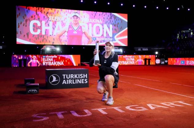 21 04 2024, Germany, Stuttgart, Porsche Tennis Grand Prix 2024, Final, Elena Rybakina KAZ celebrates victory with trophy
