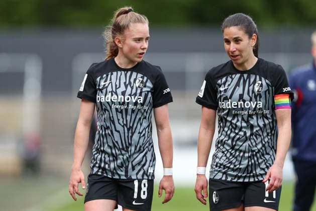 Lisa Kolb SC Freiburg speaks with Hasret Kayikci SC Freiburg , Frauen Bundesliga, 1 FC Koeln SC Freiburg, Franz Kremer Stadion on April 21, 2024 in Cologne, Germany Photo by Oliver Kaelke DeFodi Images Lisa Kolb SC Freiburg speaks with Hasret Kayikci SC Freiburg , Frauen Bundesliga, 1 FC Koeln SC Freiburg, Franz Kremer Stadion on April 21, 2024 in Cologne, Germany Photo by Oliver Kaelke DeFodi Images Defodi 678 2024 04 121 OK FCKSCF 0986 Defodi-678