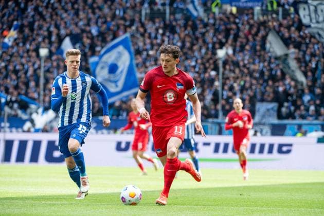 Fabian Reese Hertha BSC Berlin, 11 in duel with Dzenis Burnic Karlsruher SC, 15 , GER, Karlsruher SC KSC vs Hertha BSC Berlin BSC , Soccer 2 Bundesliga, Matchday 30, Season 2023 2024, 21 04 2024 DFB DFL regulations prohibit any use of photographs as image sequences and or quasi video GER, Karlsruher SC KSC vs Hertha BSC Berlin BSC , Soccer 2 Bundesliga, Matchday 30, Season 2023 2024, 21 04 2024 Karlsruhe Copyright: xEibner-Pressefoto Memmlerx EP_MMR