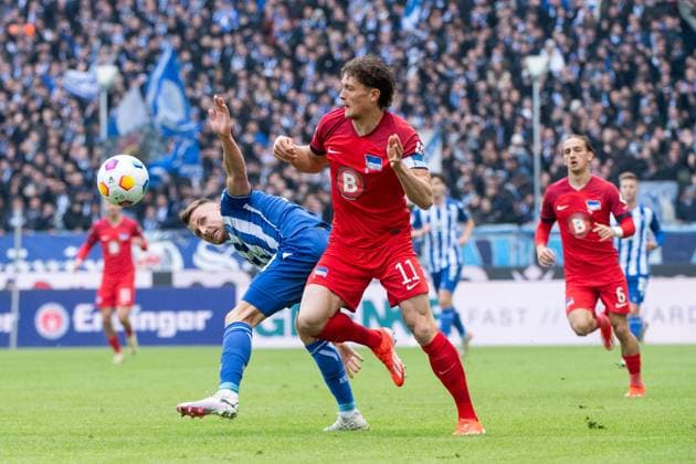 Fabian Reese Hertha BSC Berlin, 11 in duel with Marco Thiede Karlsruher SC, 21 , GER, Karlsruher SC KSC vs Hertha BSC Berlin BSC , Soccer 2 Bundesliga, Matchday 30, Season 2023 2024, 21 04 2024 DFB DFL regulations prohibit any use of photographs as image sequences and or quasi video GER, Karlsruher SC KSC vs Hertha BSC Berlin BSC , Soccer 2 Bundesliga, Matchday 30, Season 2023 2024, 21 04 2024 Karlsruhe Copyright: xEibner-Pressefoto Memmlerx EP_MMR