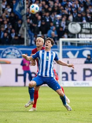 Igor Matanovic Karlsruher SC, 09 in duel with Marc Oliver Kempf Hertha BSC Berlin, 20 , GER, Karlsruher SC KSC vs Hertha BSC Berlin BSC , Soccer 2 Bundesliga, Matchday 30, Season 2023 2024, 21 04 2024 DFB DFL regulations prohibit any use of photographs as image sequences and or quasi video GER, Karlsruher SC KSC vs Hertha BSC Berlin BSC , Soccer 2 Bundesliga, Matchday 30, Season 2023 2024, 21 04 2024 Karlsruhe Copyright: xEibner-Pressefoto Memmlerx EP_MMR
