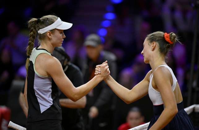after the end of the match Marta Kostyuk UKR congratulates Elena Rybakina KAZ gesture gesture tennis women Porsche Cup Porsche Tennis Grand Prix GP Stuttgart 2024 Porsche Arena 21 04 2024 DFL REGULATIONS PROHIBIT ANY USE OF PHOTOGRAPHS AS IMAGE SEQUENCES AND OR QUASI VIDEO Porsche Tennis Grand Prix GP Stuttgart 2024