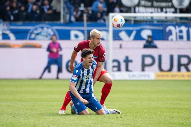 Marc Oliver Kempf Hertha BSC Berlin, 20 in duel with Igor Matanovic Karlsruher SC, 09 , GER, Karlsruher SC KSC vs Hertha BSC Berlin BSC , Soccer 2 Bundesliga, Matchday 30, Season 2023 2024, 21 04 2024 DFB DFL regulations prohibit any use of photographs as image sequences and or quasi video GER, Karlsruher SC KSC vs Hertha BSC Berlin BSC , Soccer 2 Bundesliga, Matchday 30, Season 2023 2024, 21 04 2024 Karlsruhe Copyright: xEibner-Pressefoto Memmlerx EP_MMR