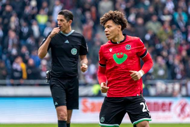 Debuet for Montell Ndikom Hannover 96, 28 GER, Hannover 96 vs FC St Pauli, Football, 2 Bundesliga, Matchday 30, Season 2023 2024, 21 04 2024 DFL REGULATIONS PROHIBIT ANY USE OF PHOTOGRAPHS AS IMAGE SEQUENCES AND OR QUASI VIDEO Hannover 96 vs FC St Pauli, Football, 2 Bundesliga, Matchday 30, Season 2023 2024, 21 04 2024 Hannover Copyright: xEibner-Pressefoto FabioxDeinertx EP_FDT