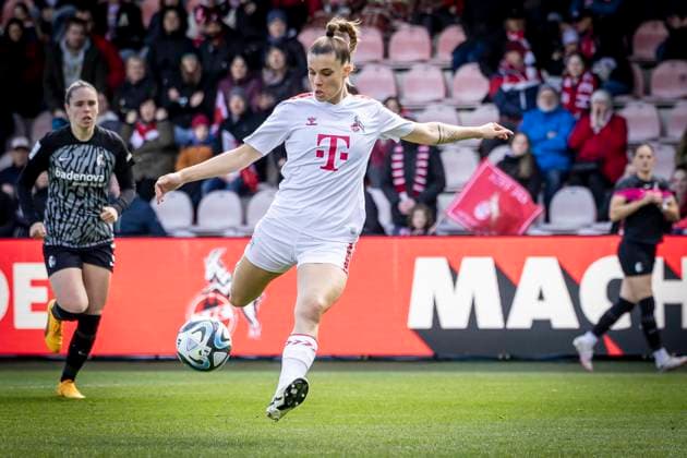 GOOGLE PIXEL Womens Bundesliga 1 FC Köln SC Freiburg, 21 04 2024 Goal kick to 1 0 by Selina Cerci 1 FC Köln, 29 GOOGLE PIXEL Womens Bundesliga 1 FC Köln SC Freiburg, 19 Matchday, on 21 04 2024 at Franz Kremer Stadium in Cologne DFL REGULATIONS PROHIBIT ANY USE OF PHOTOGRAPHS AS IMAGE SEQUENCES AND OR QUASI VIDEO Copyright: xBEAUTIFULxSPORTS LeahxKohringx