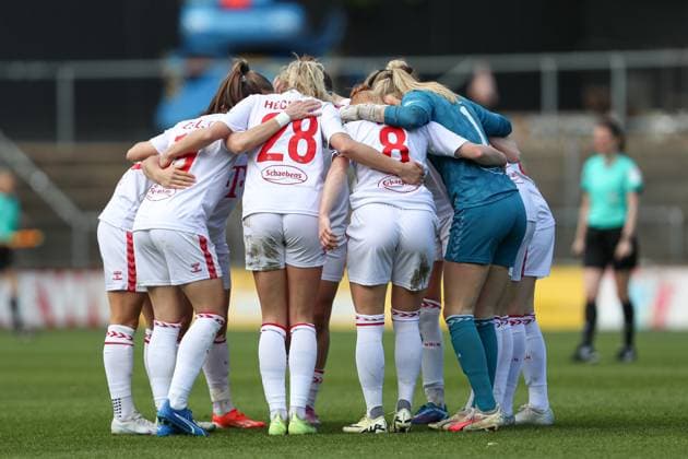 Players from 1 FC Koeln form a circle, Frauen Bundesliga, 1 FC Koeln SC Freiburg, Franz Kremer Stadion on April 21, 2024 in Cologne, Germany Photo by Oliver Kaelke DeFodi Images Players from 1 FC Koeln form a circle, Frauen Bundesliga, 1 FC Koeln SC Freiburg, Franz Kremer Stadion on April 21, 2024 in Cologne, Germany Photo by Oliver Kaelke DeFodi Images Defodi 678 2024 04 121 OK FCKSCF 1022 Defodi-678
