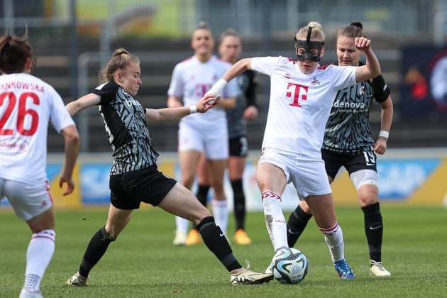 Lisa Kolb SC Freiburg , Celina Degen 1 FC Koeln and Annabel Schasching SC Freiburg battle for the ball, Frauen Bundesliga, 1 FC Koeln SC Freiburg, Franz Kremer Stadion on April 21, 2024 in Cologne, Germany Photo by Oliver Kaelke DeFodi Images Lisa Kolb SC Freiburg , Celina Degen 1 FC Koeln and Annabel Schasching SC Freiburg battle for the ball, Frauen Bundesliga, 1 FC Koeln SC Freiburg, Franz Kremer Stadion on April 21, 2024 in Cologne, Germany Photo by Oliver Kaelke DeFodi Images Defodi 678 2024 04 121 OK FCKSCF 1069 Defodi-678