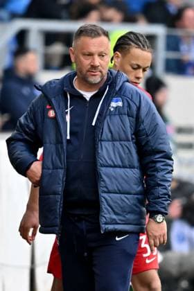 21 04 2024, xsltx, Soccer 2 Bundesliga, Karlsruher SC Hertha BSC Berlin emspor, v l Coach Pal Dardai Hertha BSC Berlin DFL DFB REGULATIONS PROHIBIT ANY USE OF PHOTOGRAPHS as IMAGE SEQUENCES and or QUASI VIDEO Karlsruhe